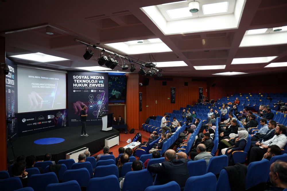 Sosyal Medya Teknoloji ve Hukuk Zirvesi